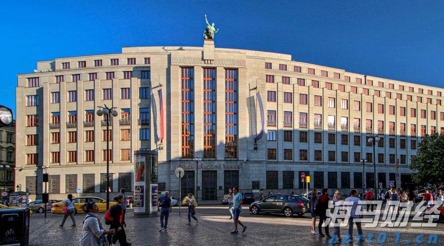 多部门联合执法 一举查扣16艘违反休渔规定船舶