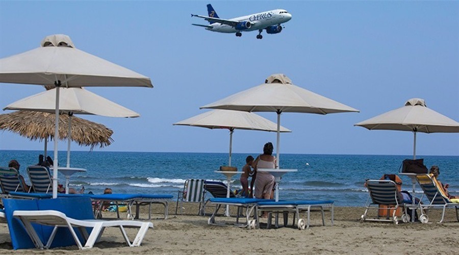 在AI与量子计算光环下，IBM(IBM.US)未能交出理想业绩，市场从“科技狂热”回归理智